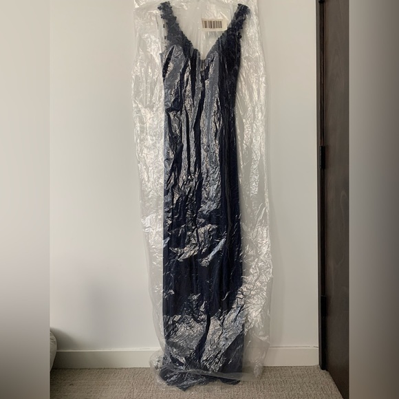 NWT Gorgeous V-Neck Embroidered Bodice Chiffon Prom Dress Long Gown Navy Sz 2 - Picture 10 of 14